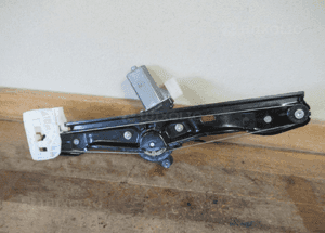 PODNOŚNIK MECHANIZM SZYB SILNICZEK LEWY TYŁ BMW 1 F20 2