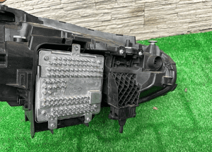 Lampa bmw 2 G42 gold 5A03E37 5