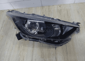 TOYOTA YARIS 4 IV LAMPA prawa przód soczewka 20-24r K0-6EU 1