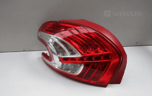 Lampa lewa tylna Peugeot 208 1