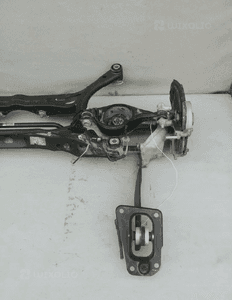 ZAWIESZENIE LEWY TYŁ ZWROTNICA TYLNA PASSAT B8