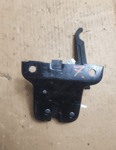 Audi  8P3827469A zamek klapy bagażnika 5
