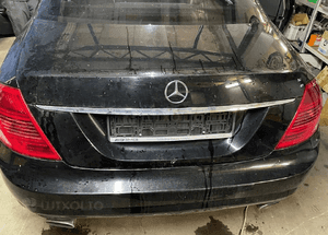 MERCEDES cl 216 klapa bagażnika czarna srebrna  zamek kamera cofania emblemat 1