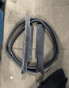 MERCEDES R251 uszczelka listwa prog plastik osłona tapicerka bagaznika listwa progu 8