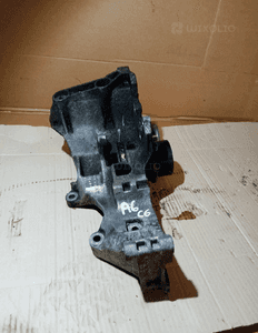 Podstawa łapa alternatora rolki Audi A6 C6 2.0 TDI 03G903143D 4