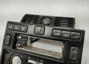 RAMKA OSŁONA DESKI ROZDZIELCZEJ RADIA LAND ROVER DEFENDER 7H12-045F67 07-14 3