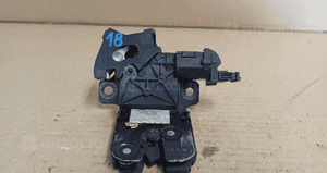 Zamek klapy tył audi A3 A4 nr 8P4827505B 1