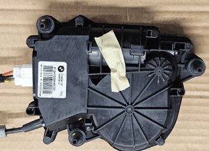 BMW X5 F15 zamek klapy bagażnika dociąg 73033443 3