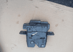 zamek klapy qashqai j10