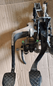 Audi A4 B5  pedal sprzęgła hamulca 8D1721 1