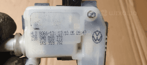 Siłownik klapki wlewu paliwa VW Golf V Plus 5M0810773 5