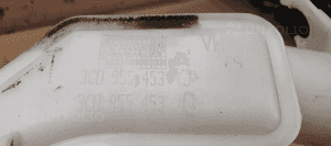 Zbiorniczek płynu spryskiwaczy pompka VW Passat B6 8