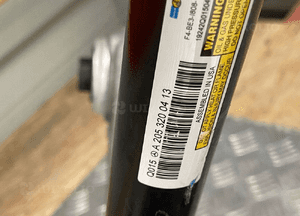 MERCEDES C W205 ZAWIESZENIE ZWROTNICA AMORTYZATOR PRAWA A2053200413 2052200 11