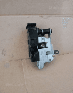 Zamek prawy tyl Klapy wstecznego Range rover l322 vogue 2