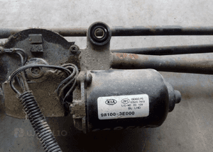 Kia Sorento I mechanizm silniczek wycieraczek przod przednich 98100-3E100 3E000 3