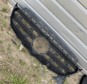 Mercedes E 213 atrapa grill AMG 1