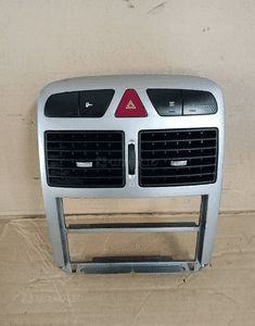 Panel Obudowa Ramka Nawiewu Peugeot 307 1