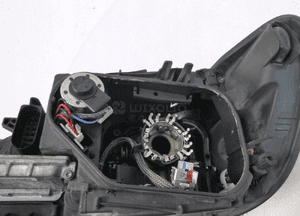 Audi Q7 lampa przód prawa przednia 9 pin xenon 11