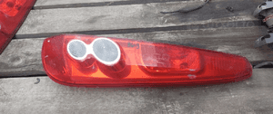 .  TYL TYLNA LAMPA PRAWA FORD FIESTA MK6 1