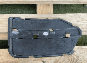 Kratka zderzak prawa przód audi Q3 i 8U0 lift 2