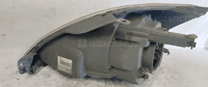 Przod przednia lampa prawa ford fiesta MK6 4