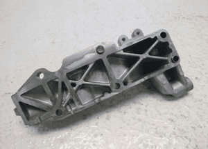 Mitsubishi fuso wspornik mocowanie alternatora 5
