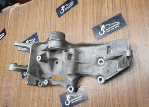 Łapa 06B903143F Podstawa Mocowanie Alternatora Sprezarki 1.6 Audi A4 B5 VW Passat 2