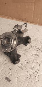 Zwrotnica piasta prawy przód kompletna VW FOX 3