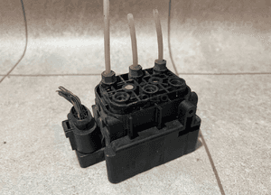 MERCEDES W221 BLOK ZAWOROWY ORYGINAŁ STAN IDEALNY 2