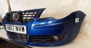 Zderzk przód przedni vw volkswagen polo 9N3 lift fl LA5M niebieski błekitny halogeny 2