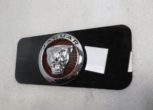 Jaguar xf X260 zaślepka znaczek logo jaguar grila 4