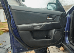 Mazda 3 BK   03-09 drzwi lewy przód szyba  lewy w kolor 25E 6