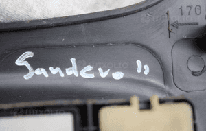 Dacia SANDERO II ramka panelu klimatyzacji 2