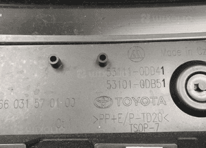 Toyota yaris XP210 grill atrapa chłodnicy czarny mat oryginał 10