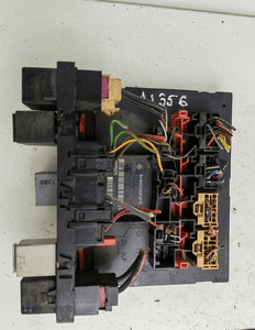 SKRZYNKA BEZPIECZNIKÓW VW PASSAT B6 3C0937049D 1