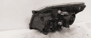 Przod przednia lampa prawa toyota avensis T25 4