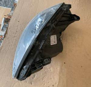 MERCEDES B 246 lampa przednia prawa H7 3