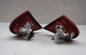 Lampy tylne lewa prawa w klapę VW GOLF V 2