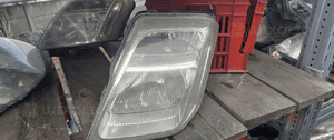 Przod przednia lampa lewa citroen C2 1