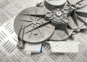 Mercedes W213 mechanizm silnik zamykania klapy bagażnika A2137605600 3