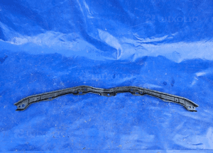 Toyota Verso 09-18 wzmocnienie górne wspornik zderzaka 2