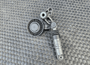 Napinacz Paska Klinowego Wielorowkowego Tlumik Drgan Lapa Rolka 2.7 3.0 TDI V6 Audi A4 B8 A5 A6 Q5 8