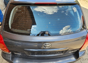 Toyota Avensis T25 Kombi 1F6 klapa tył tylna szyba 1