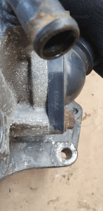 Pompa wody płynu łapa mocowanie Mazda 6 II 2.2 R2AA-15176 8