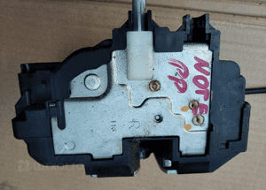 Nissan Note E11 I zamek drzwi przod przedni prawy 2