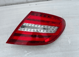Lampa tylna prawa mercedes W204 c klasa coupe 2011-2014 rok A2049060503 1