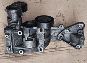 Volvo V50 S40 2.4 20v Łapa mocowanie alternatora 30750940 3