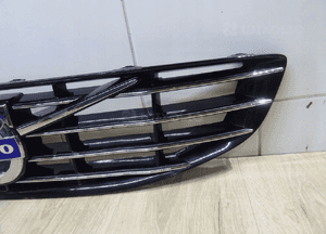 VOLVO S60 GRILL ATRAPA CHŁODNICY 31333834 31333842 czarny połysk R-DESIGN 3