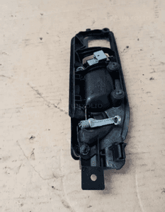 Klamka wewnętrzna lewy przód przełącznik centralnego VW Polo 9N 5