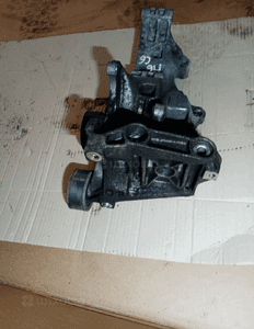 Podstawa łapa alternatora rolki Audi A6 C6 2.0 TDI 03G903143D 5